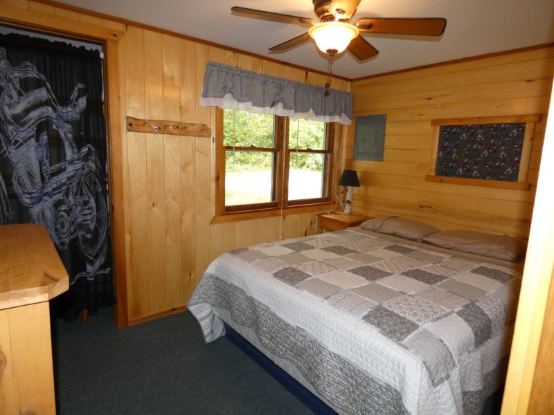 Cabin1_Bedroom 2