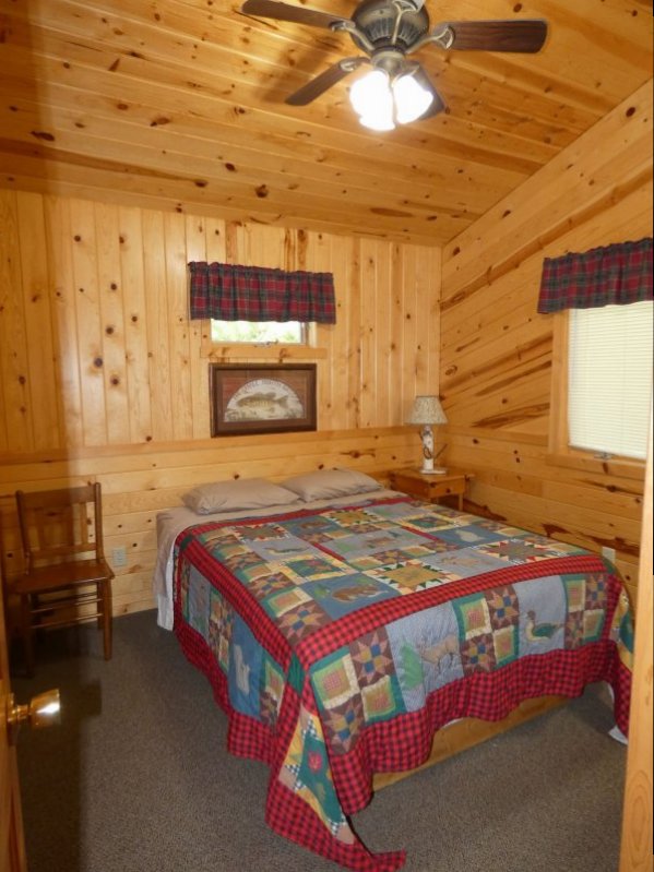 Cabin12_Bedroom 1