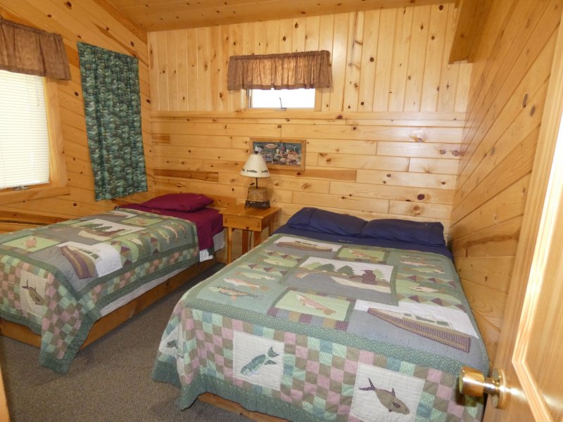 Cabin12_Bedroom 2