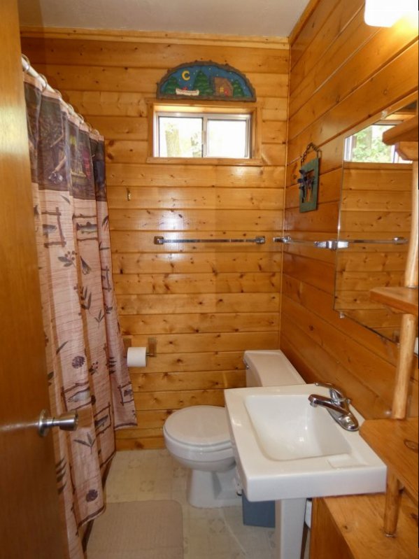 Cabin9_Bathroom 1